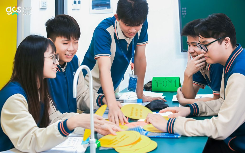 Giờ Hóa Học  tại THPT Galileo: Từ câu chuyện liên kết nguyên tử đến bài học về kết nối con người